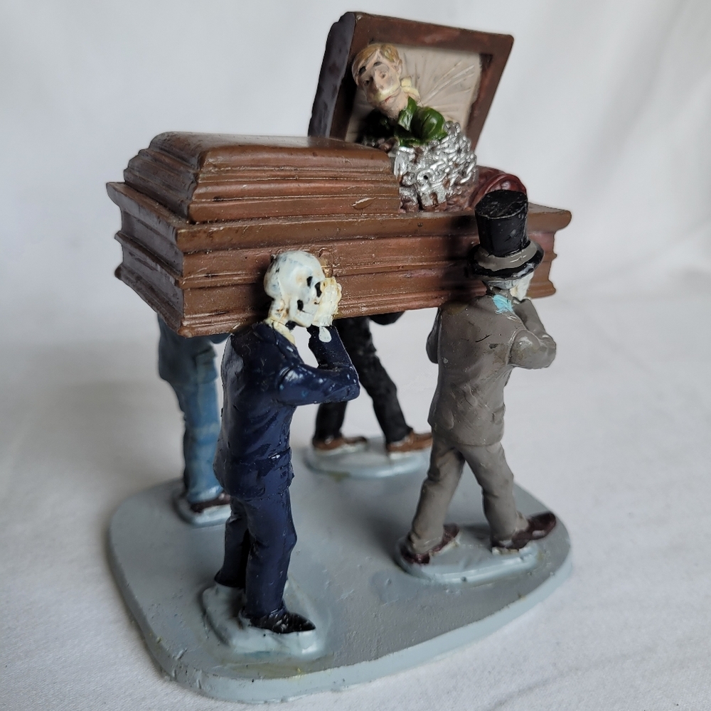 Lemax Spooky Town 2010-2018 Retired Early To Bed 03812 approx. 3x4x5 tall